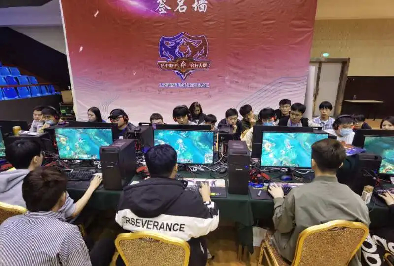 出球被迫直
